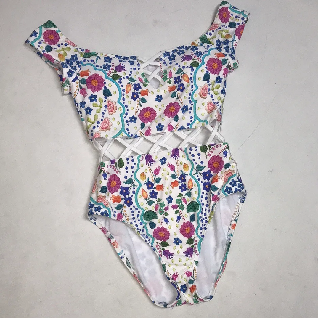 Kenneth Cole Floral Off Shoulders swim NWOT - Image 6