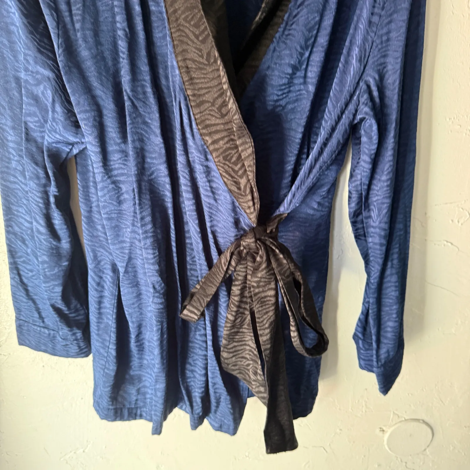 Victoria's Secret Blue Animal Print Kimono Robe M L Wrap Tie Luxury Loungewear‎ - Image 3