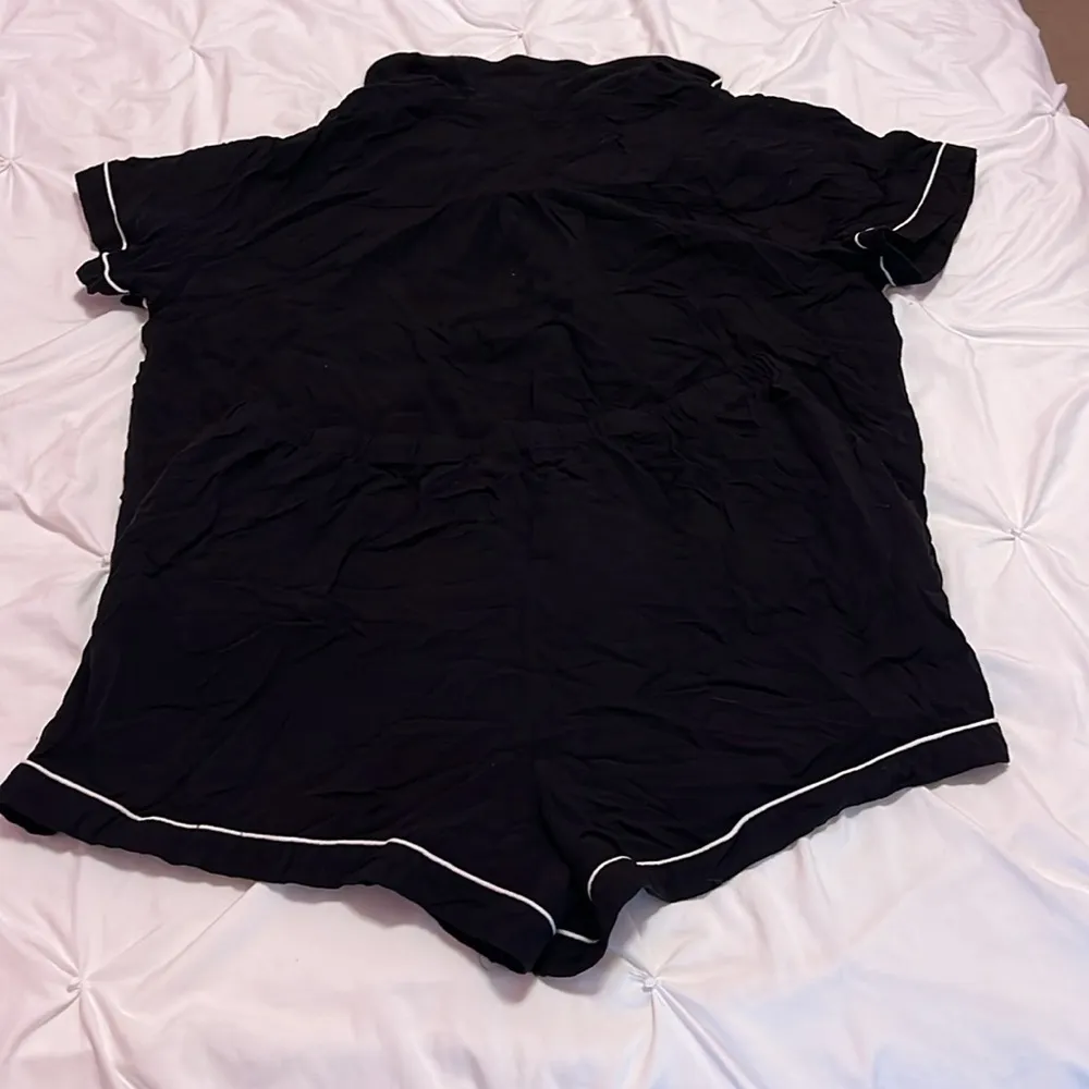 Forever 21 Black and White Pajama Set with Classic Trim - Image 3