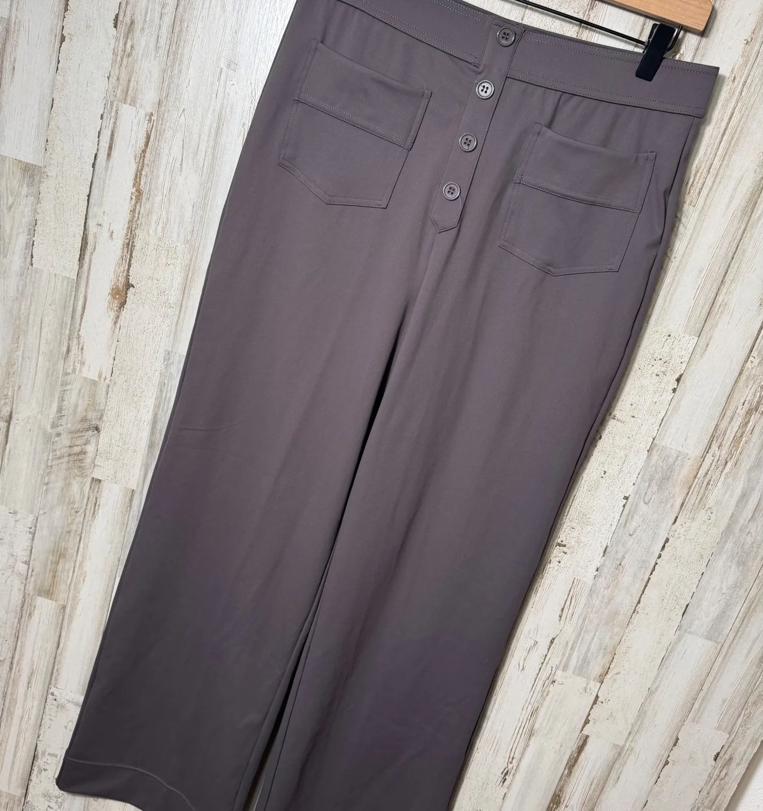Halara High Waisted Button Pocket Straight Leg Casual Pants Womens Large NEW - Image 1
