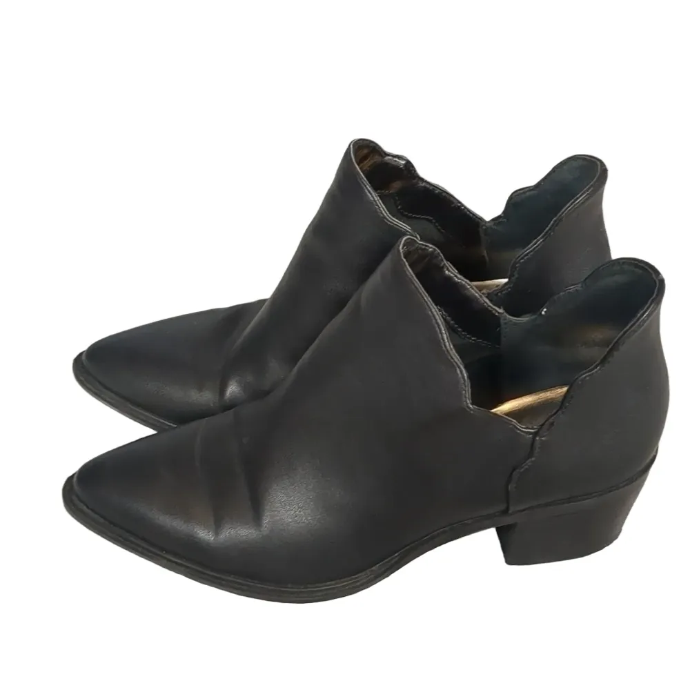 Betsey Johnson black ankle booties size 7.5B - Image 4