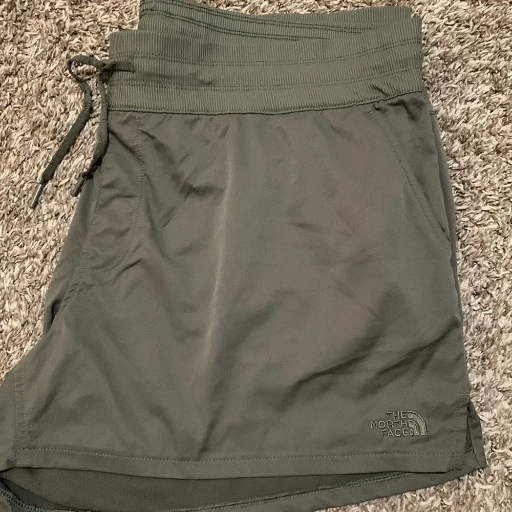 The North Face Aphrodite 2.0 plus size woman shorts size XXL taupe green - Image 2