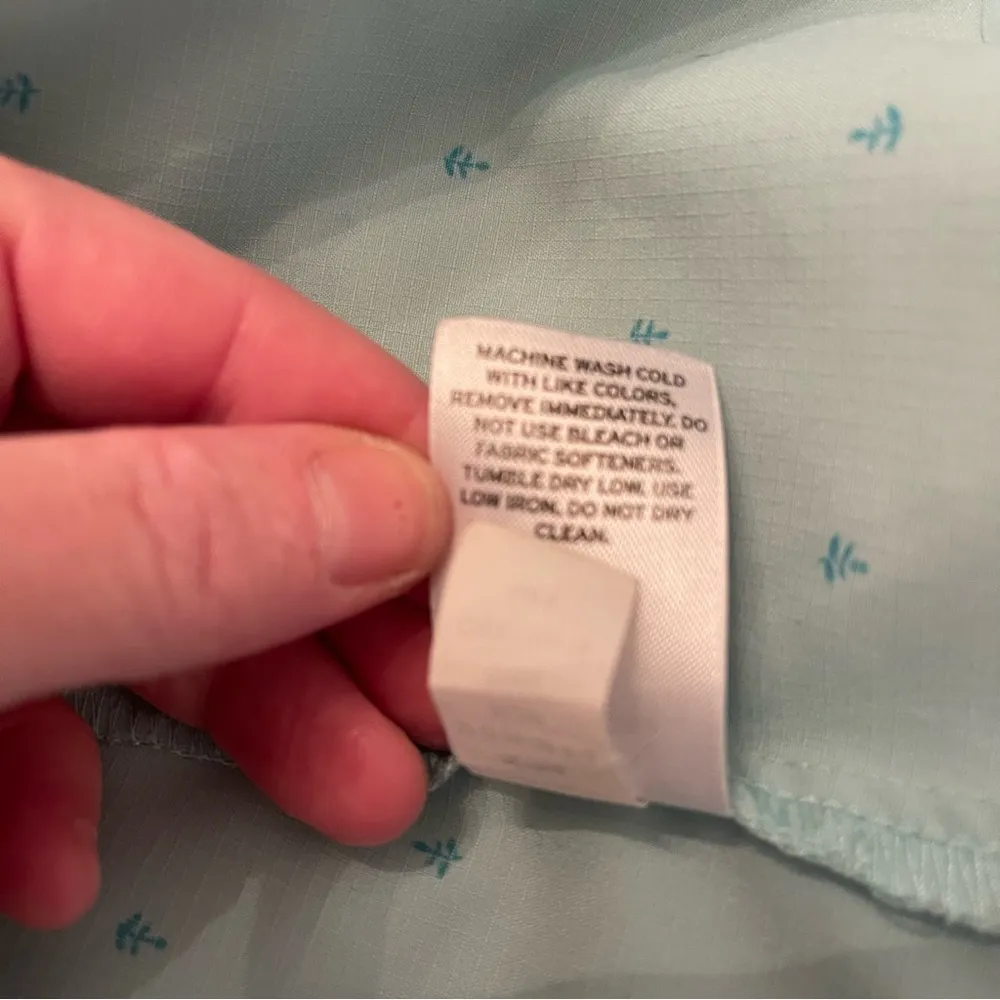 REI Women's Stretch Hiking Shirt Size XS Zip Pockets Green Tree Print - Image 5