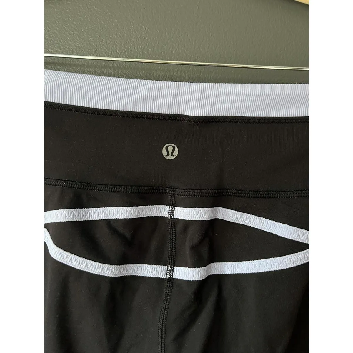 Lululemon Black and Lavender Leggings size 8 - Image 7