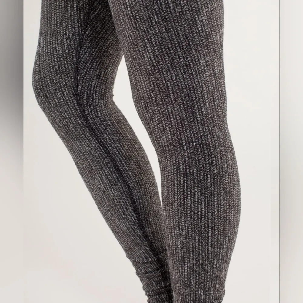 Wunder Under Leggings Size 6 - Image 3