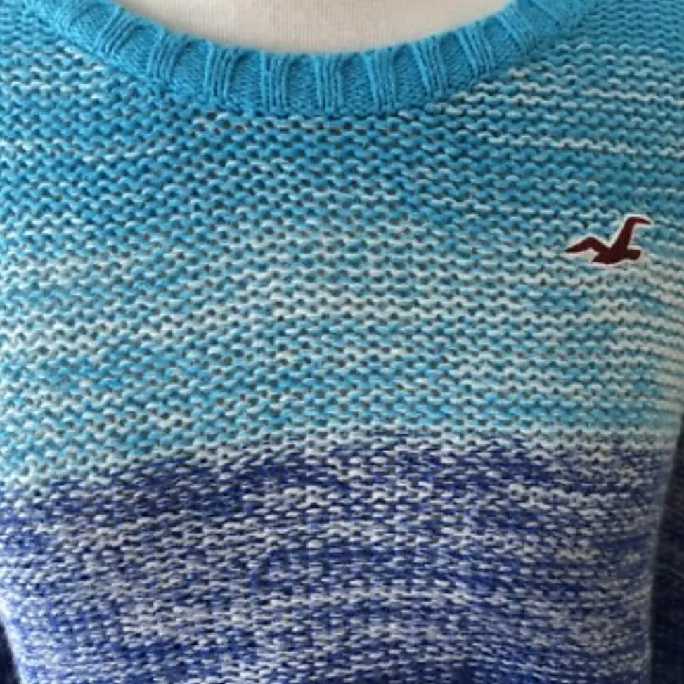 Hollister VINTAGE Ombré Blue Crewneck Sweater - Image 5