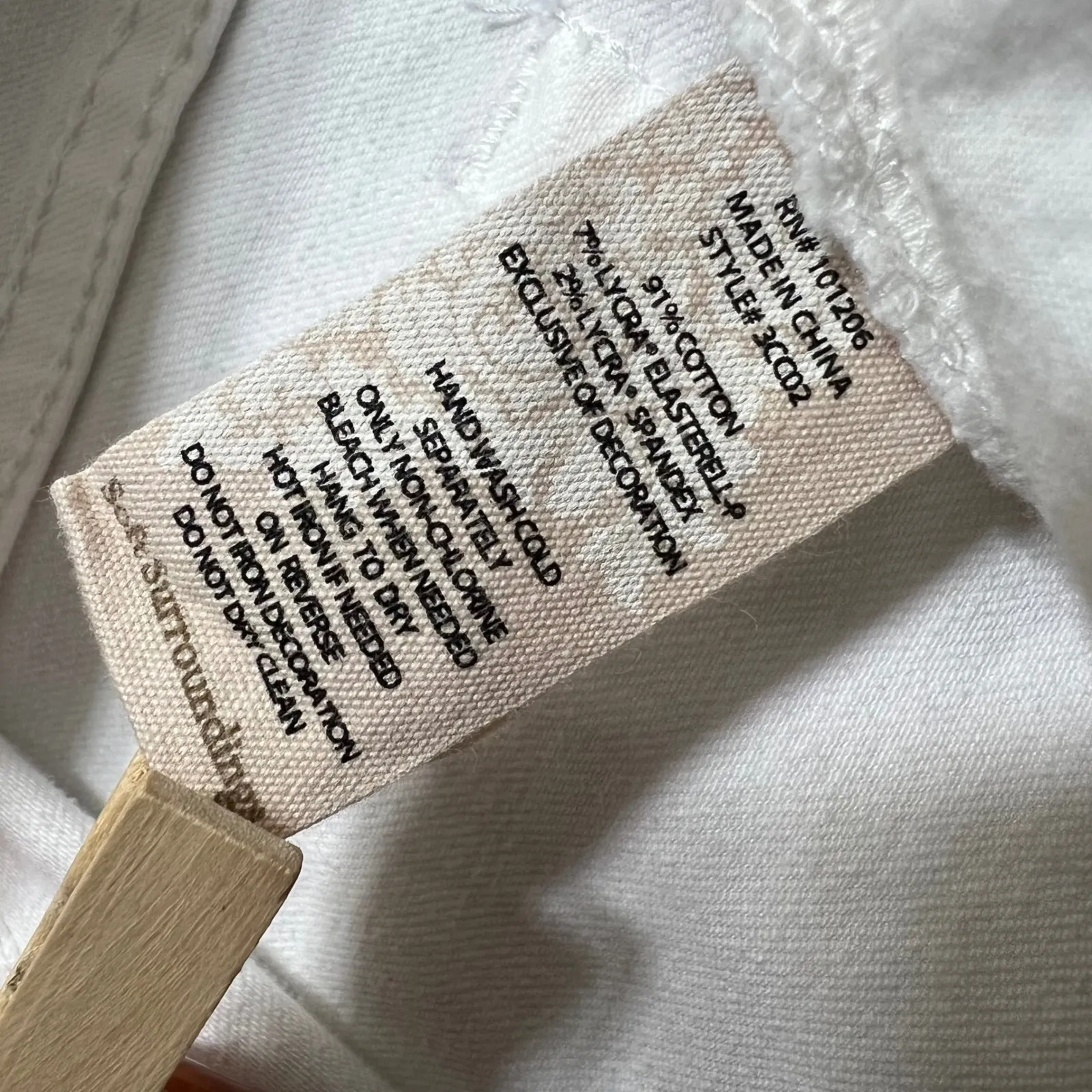 Soft Surroundings‎ White Floral Embroidered Ankle Pants PM Stretch Denim Pull On - Image 9