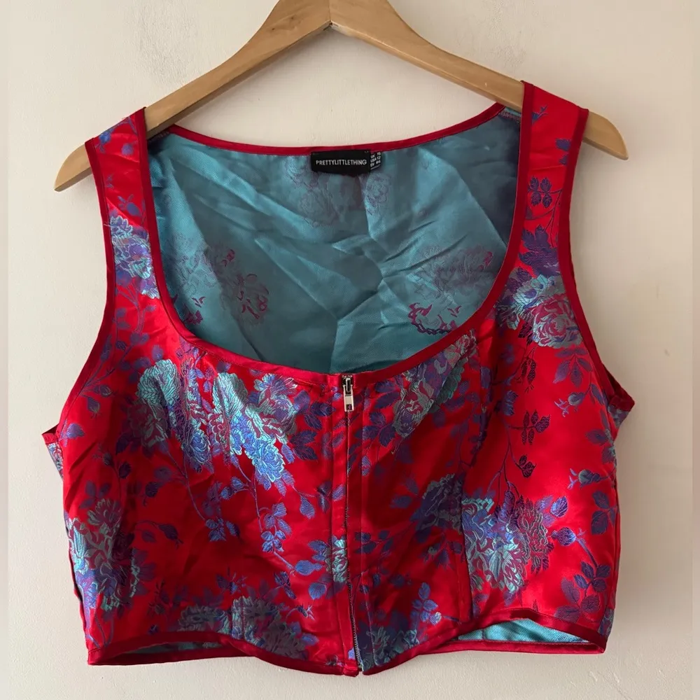 NWOT PrettyLittleThing Red and Blue Satin Oriental Zip Front Corset Crop Top - Image 2