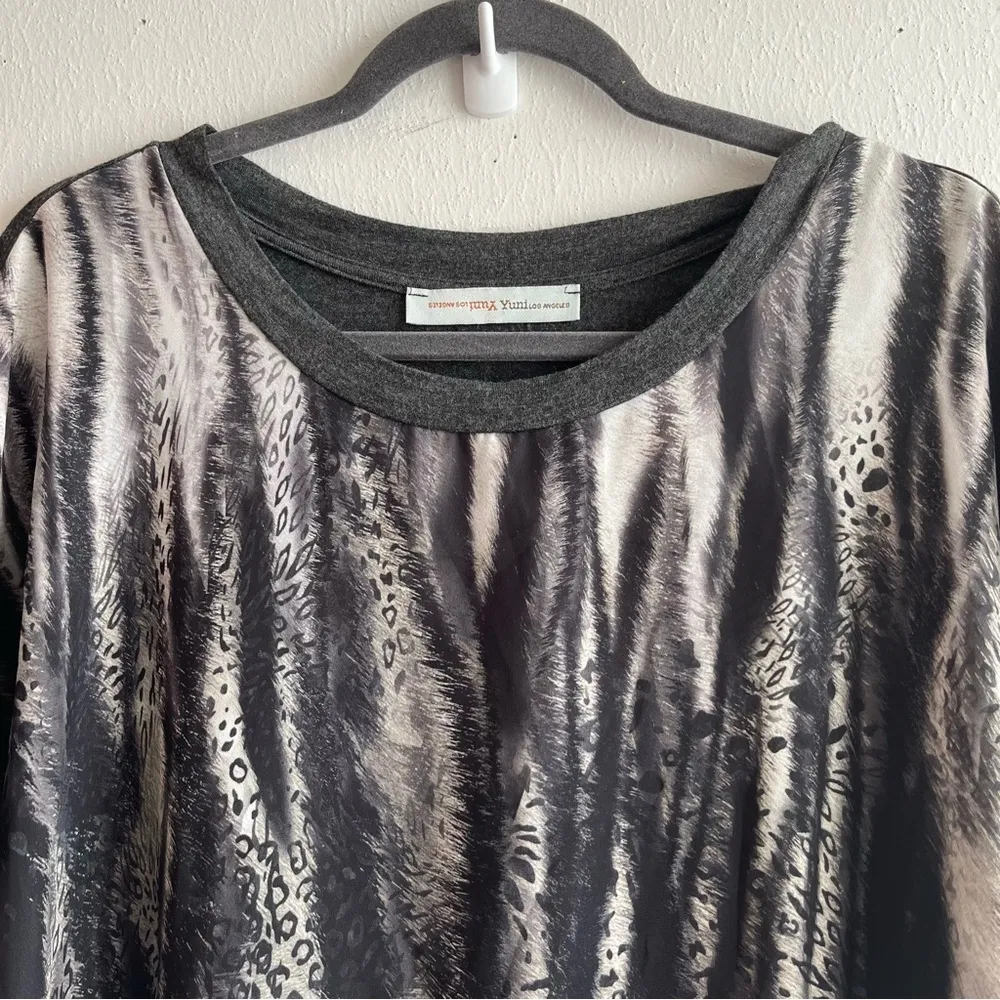 Yuni Los Angeles Top Animal Print & Grey Oversized Short Sleeve Tee Sz MP EUC - Image 2