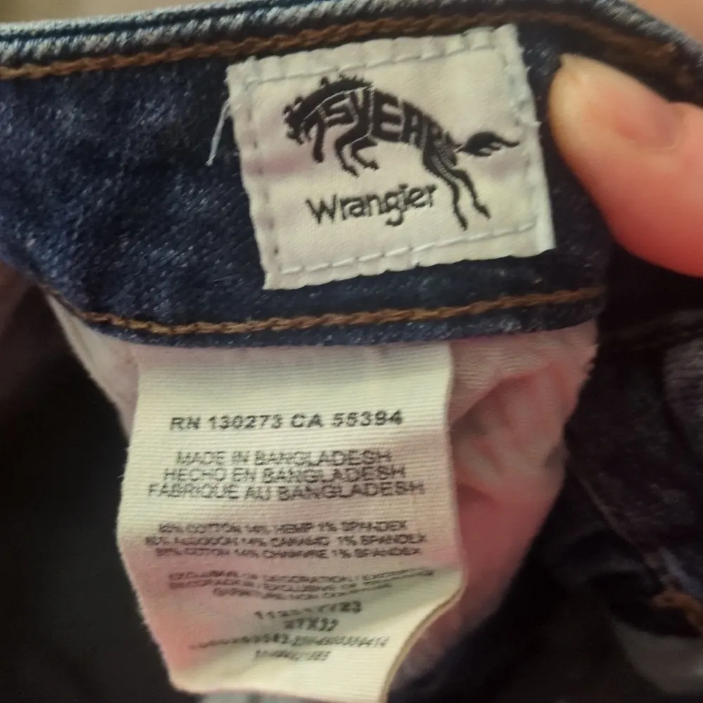 Retro High Rise Flare jeans Size 27x32 - Image 4