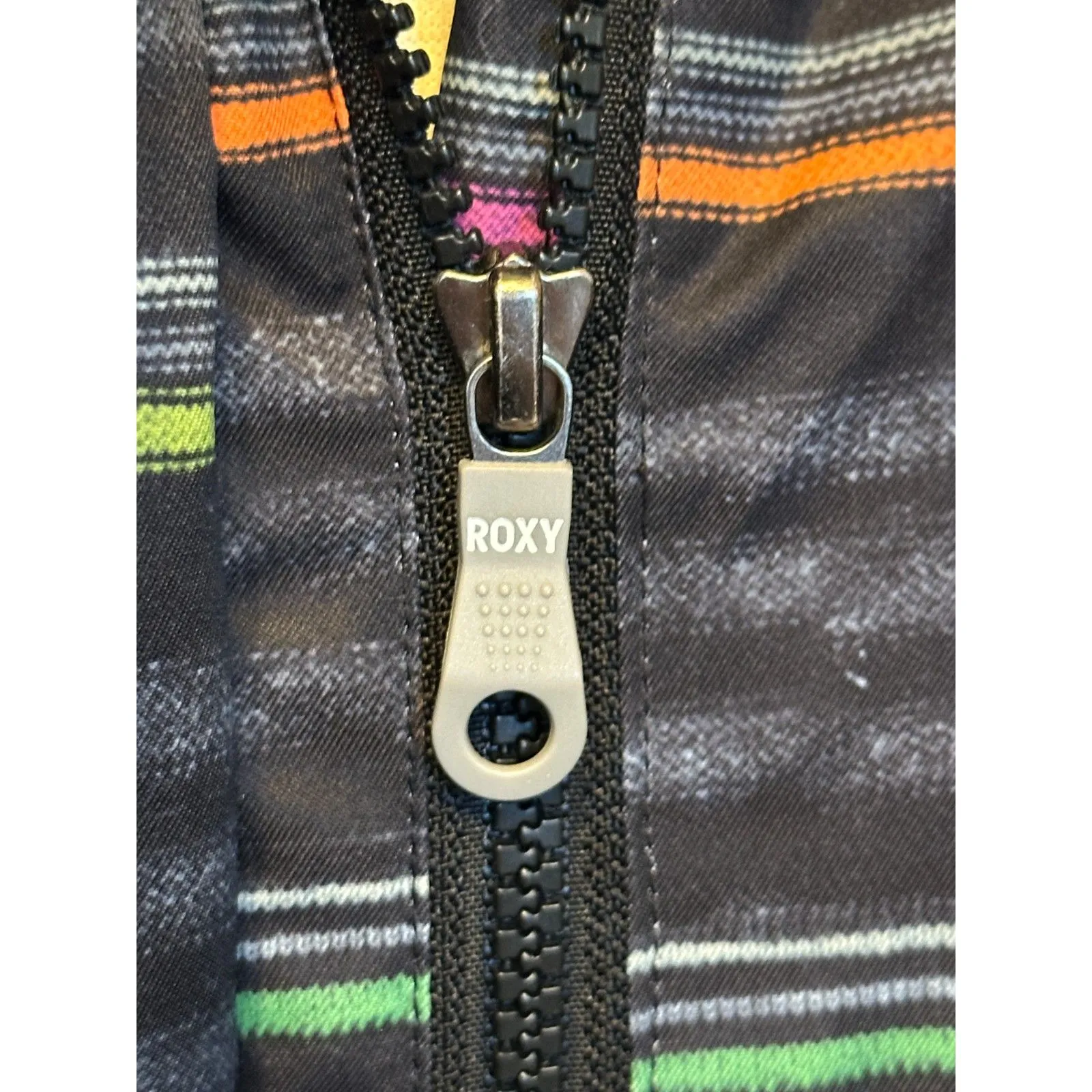 Roxy  Ski Winter Coat Gray & Multicolored Stripes Size Medium - Image 7