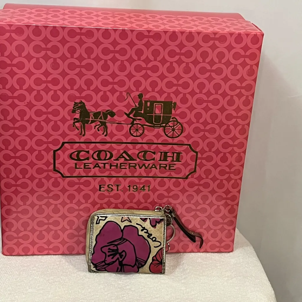 Coach Poppy Pink Floral Wallet with Coach Charm Detail. Great gift 🎁 - Image 2