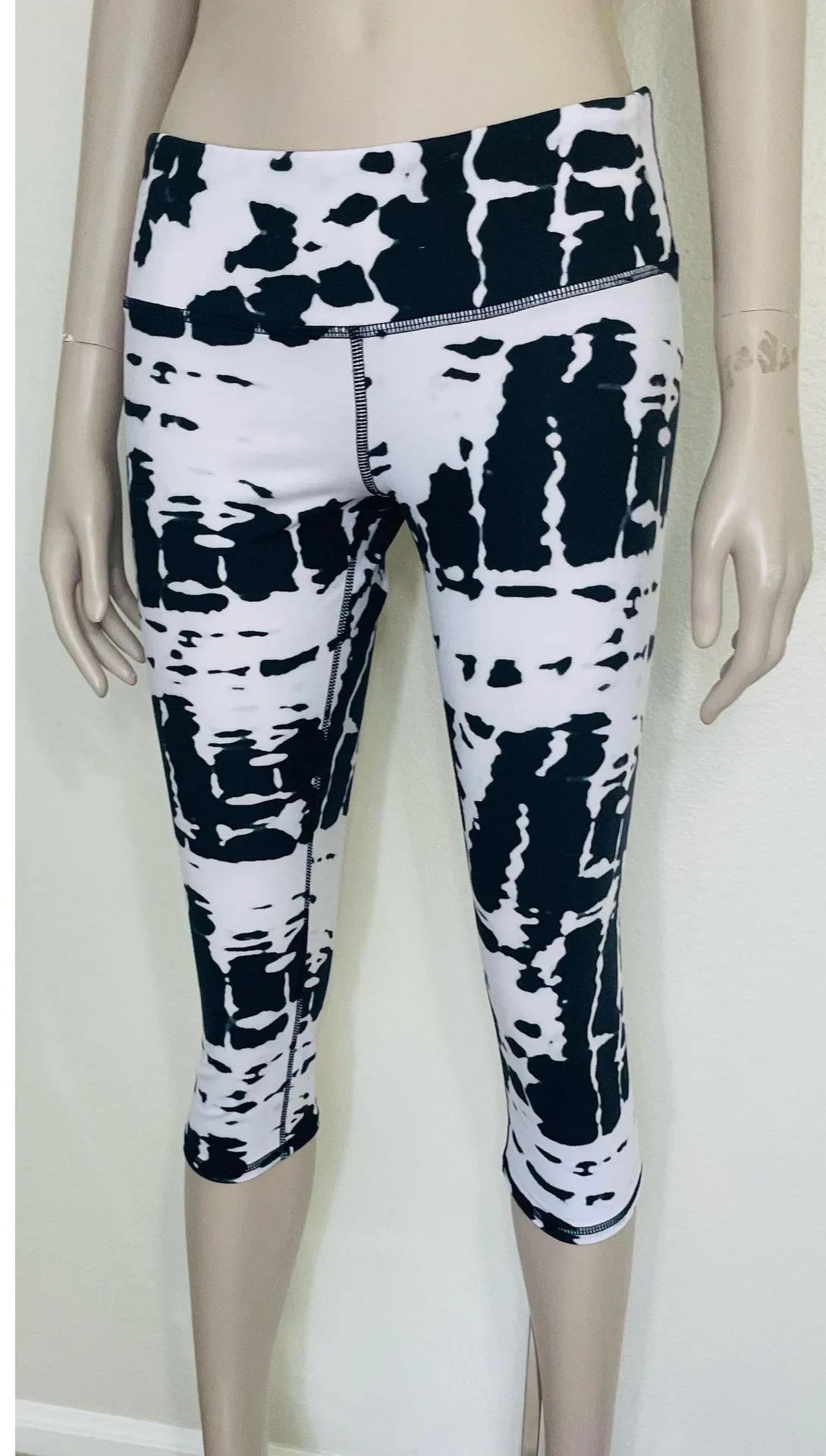 Capri Airbrush Leggings - Image 8