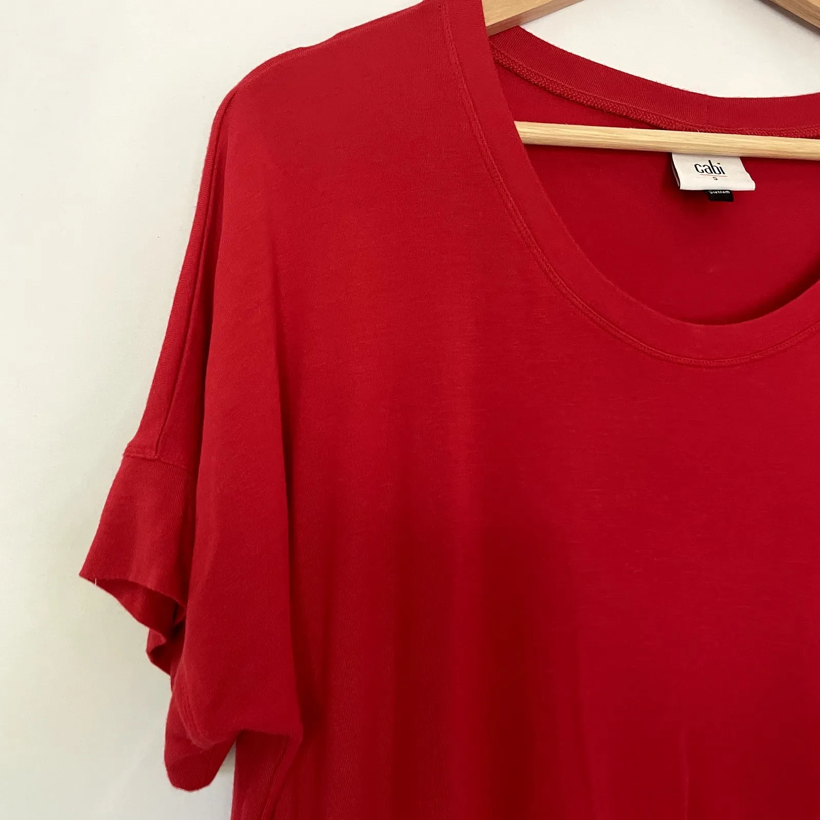 cabi bright red short sleeved top women's size small rayon spandex shirt casual - Image 2