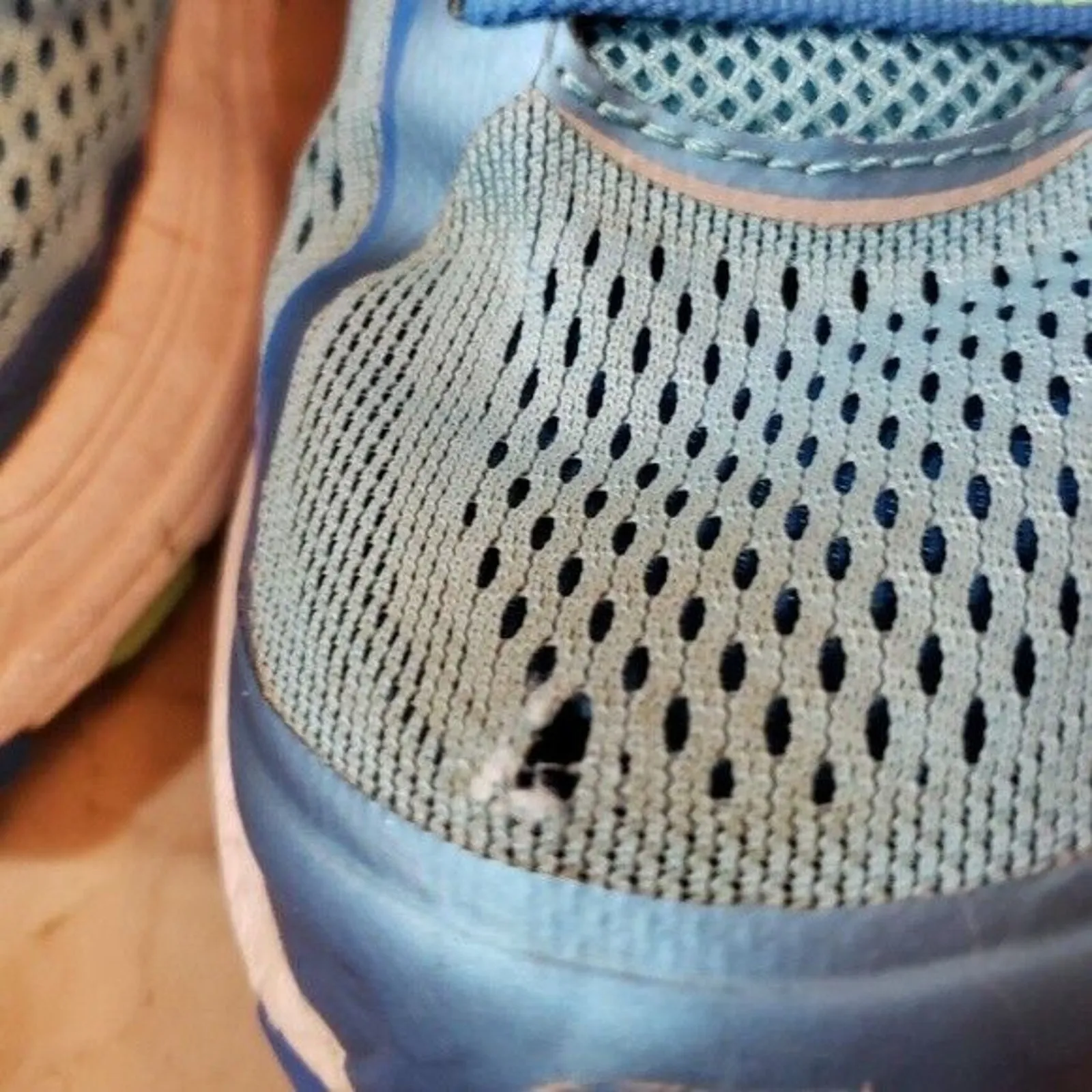 Saucony Glide 10 Blue - Small Hole No Insole - Size 9 - Image 4