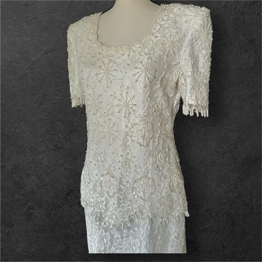 Stunning Scala Floral Pearl Beaded Full Length Scalloped Wedding/Evening Gown.SZ White Size M - Image 2