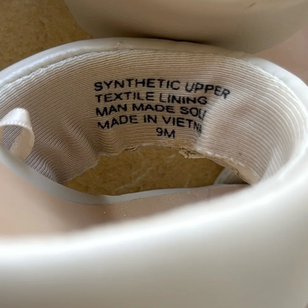 Ann Taylor Elegant White Women's Sandals size 9 - Image 2