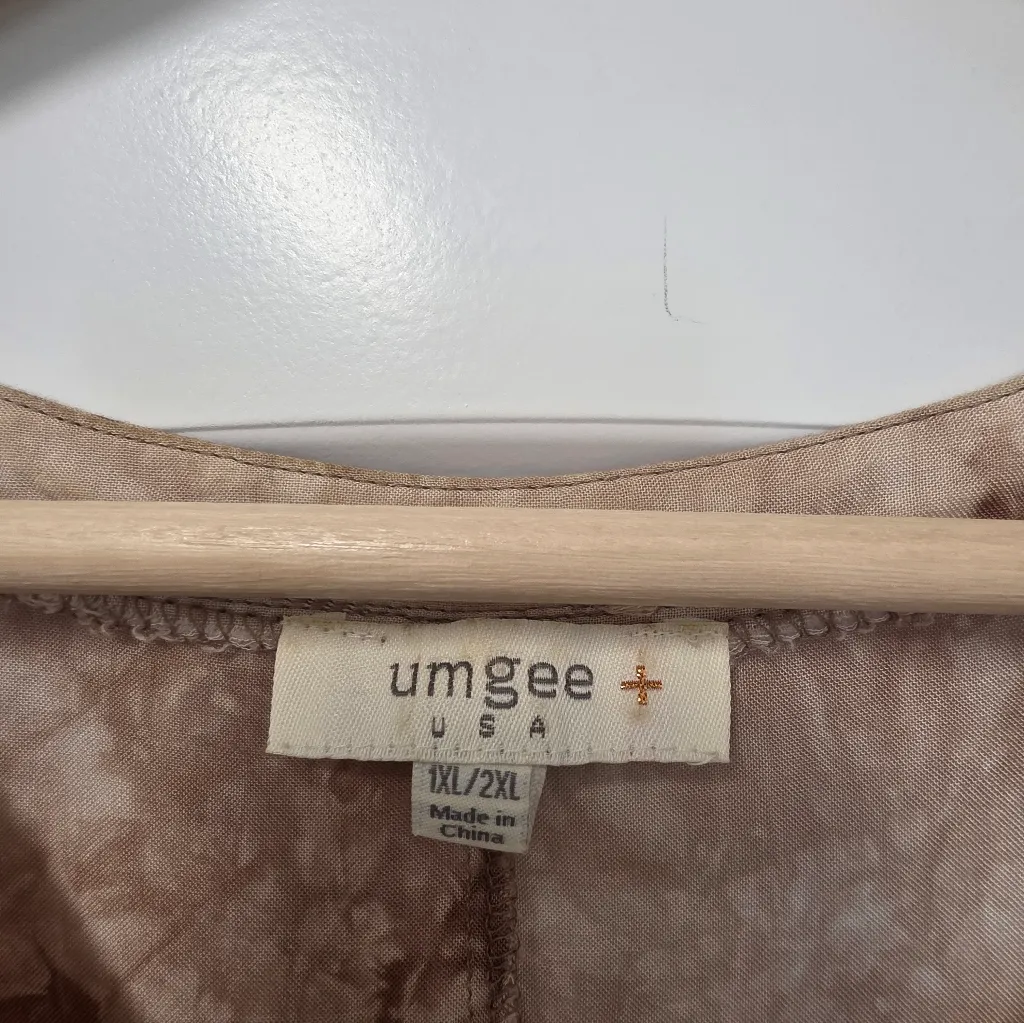 Umgee Tie Dyed rayon caftan poncho blouse V-neck batwing sleeves Tan Beige 2x 1x - Image 5
