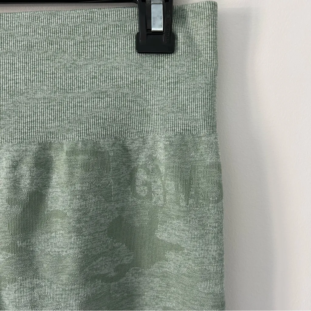 Gymshark Adapt Sage Green Camo Seamless Scrunch High Rise 25in Leggings M - Image 3
