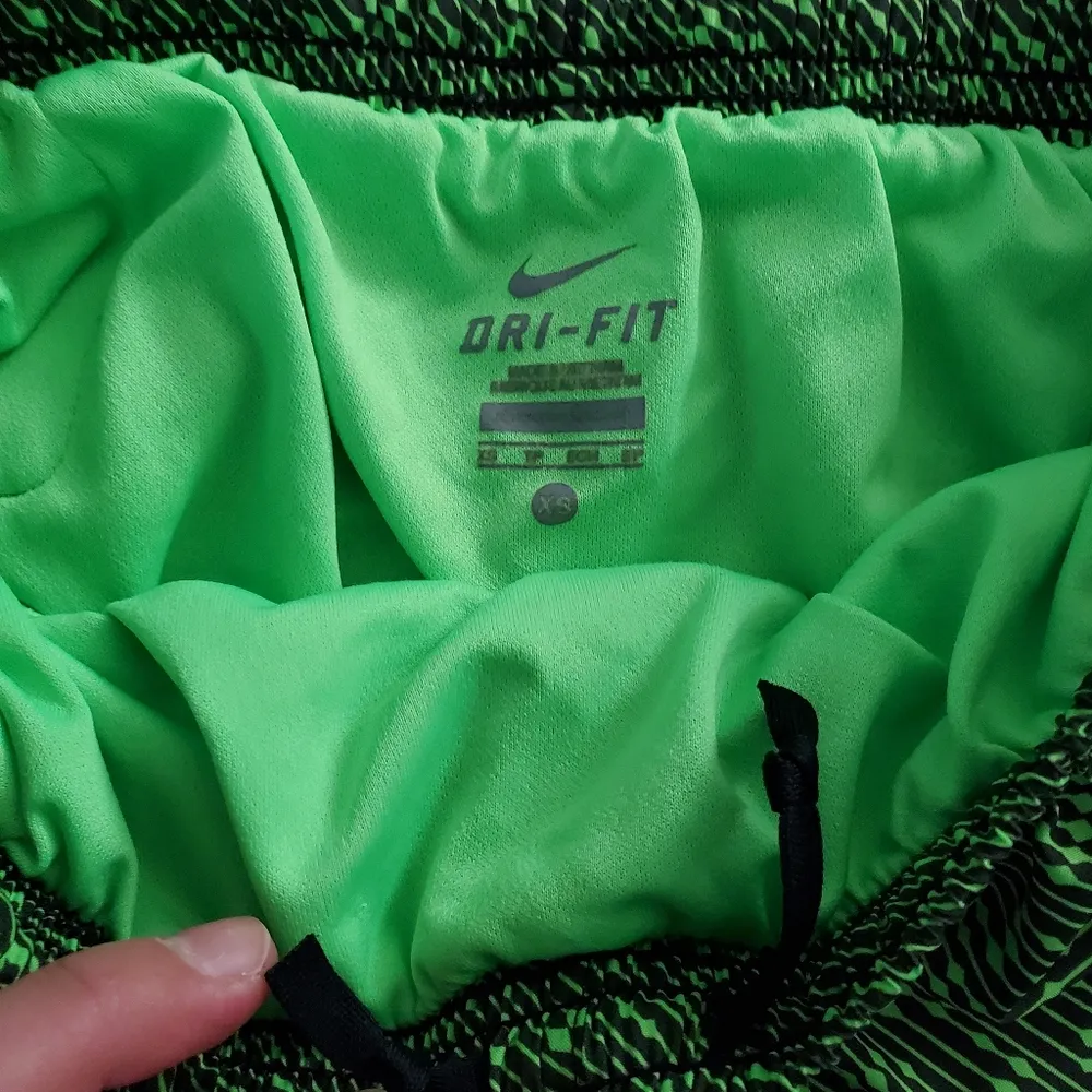 Athletic set size xs nike green and black shorts and xs vsx tank in gree… - Image 3