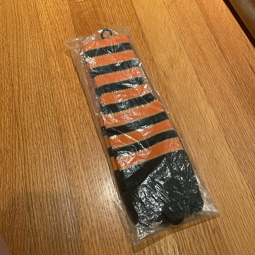 Uniqlo x Marni Cashmere Black and Orange Striped Gloves One Size - Image 3