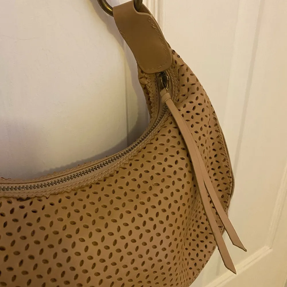 Naturalizer Like New!!  Perforated Hand Bag in Camel - Image 6