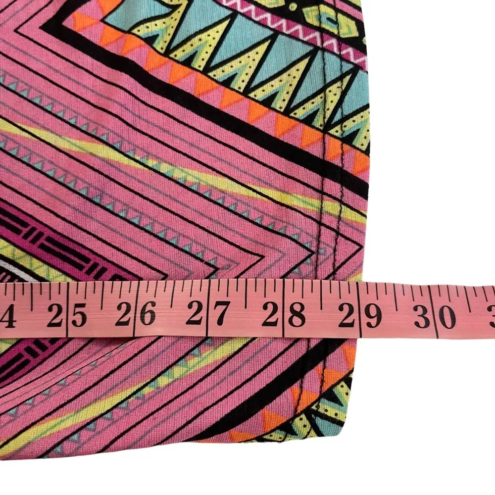 WinWin Geometric Lace Half Sleeve Tunic - Image 7