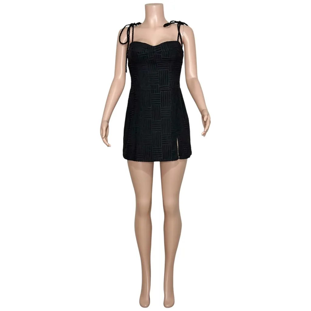 NEW AMANDA UPRICHARD Taylor Skort Romper, Black, Medium - Image 12