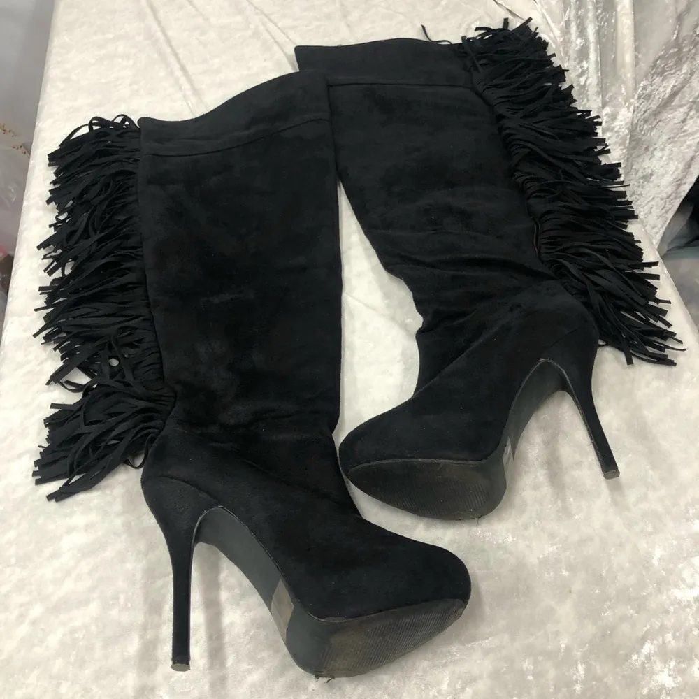 Knee high fringe black boots size 7 small - Image 2