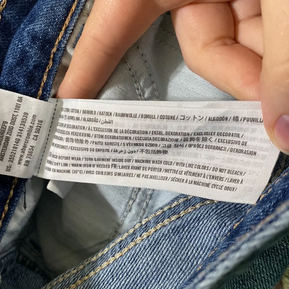 Hollister mid rise distressed cropped cuffed boyfriend medium wash jeans size 27 - Image 11