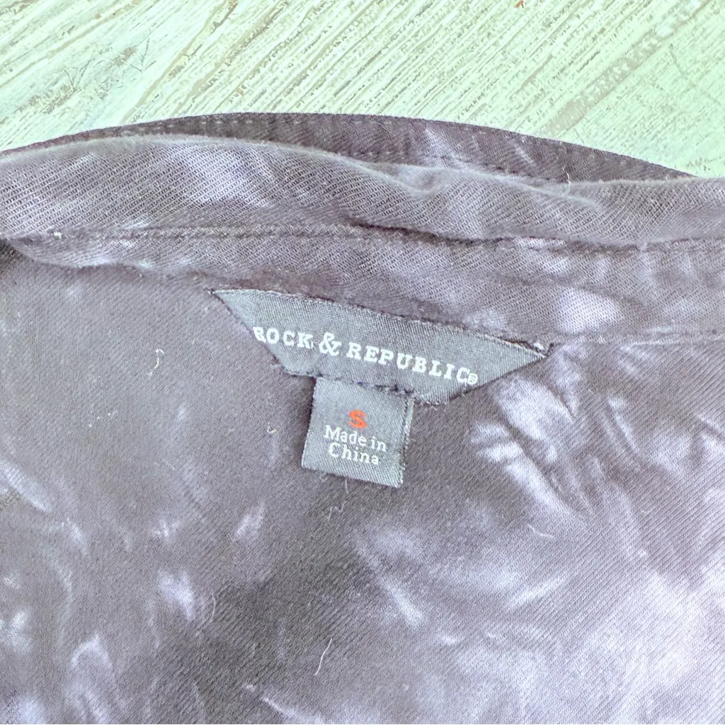 Rock and republic tie dye button front long sleeve shirt w/ cut out shoulders sm - Image 4