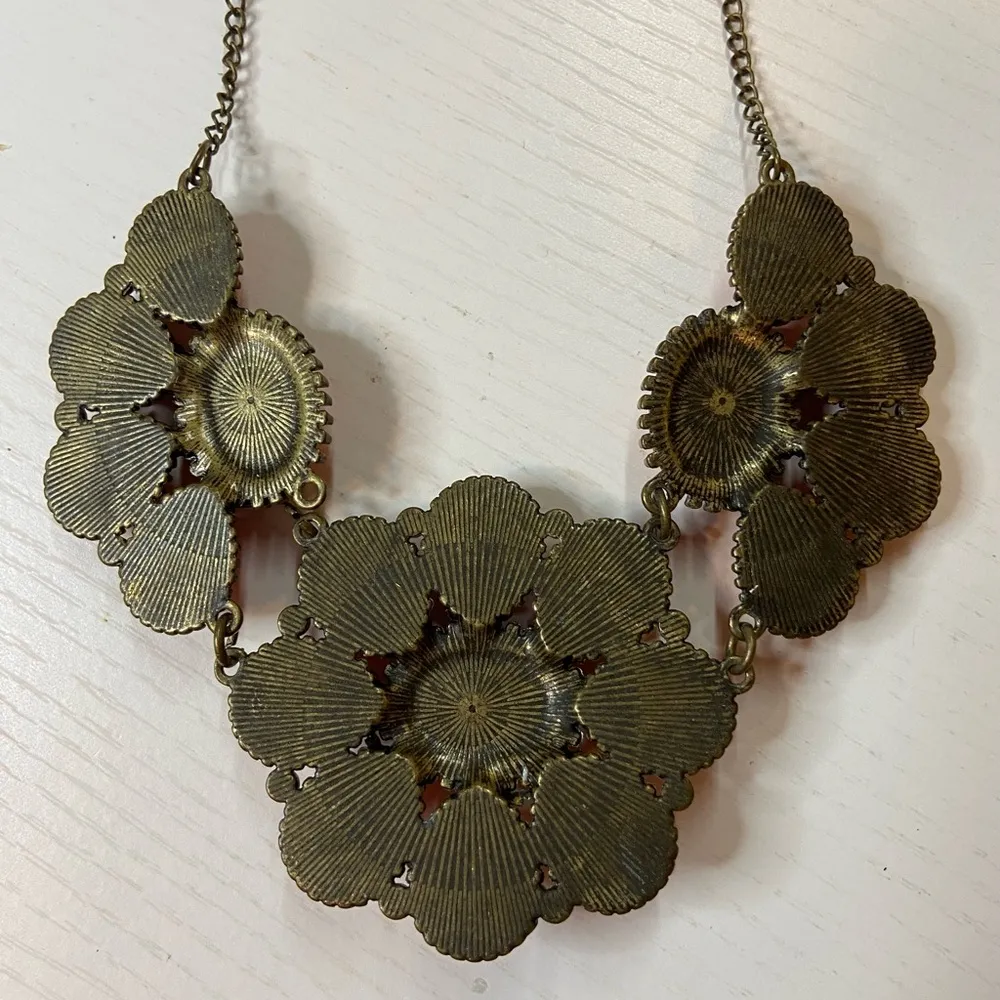 Charming Charlie Bib Statement Necklace in Coral - Image 4