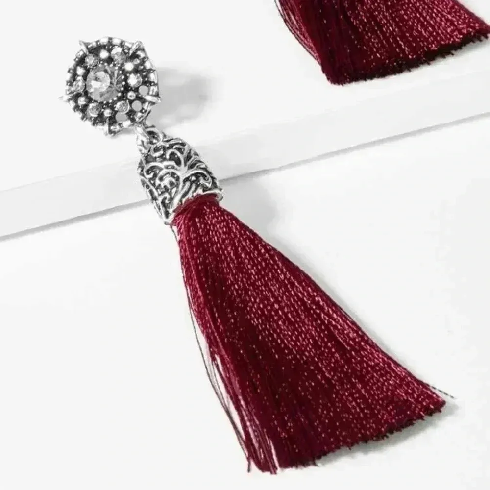 🆕Rhinestone Engraved Burgundy Tassel Drop Earrings🆕 Silver - Image 4