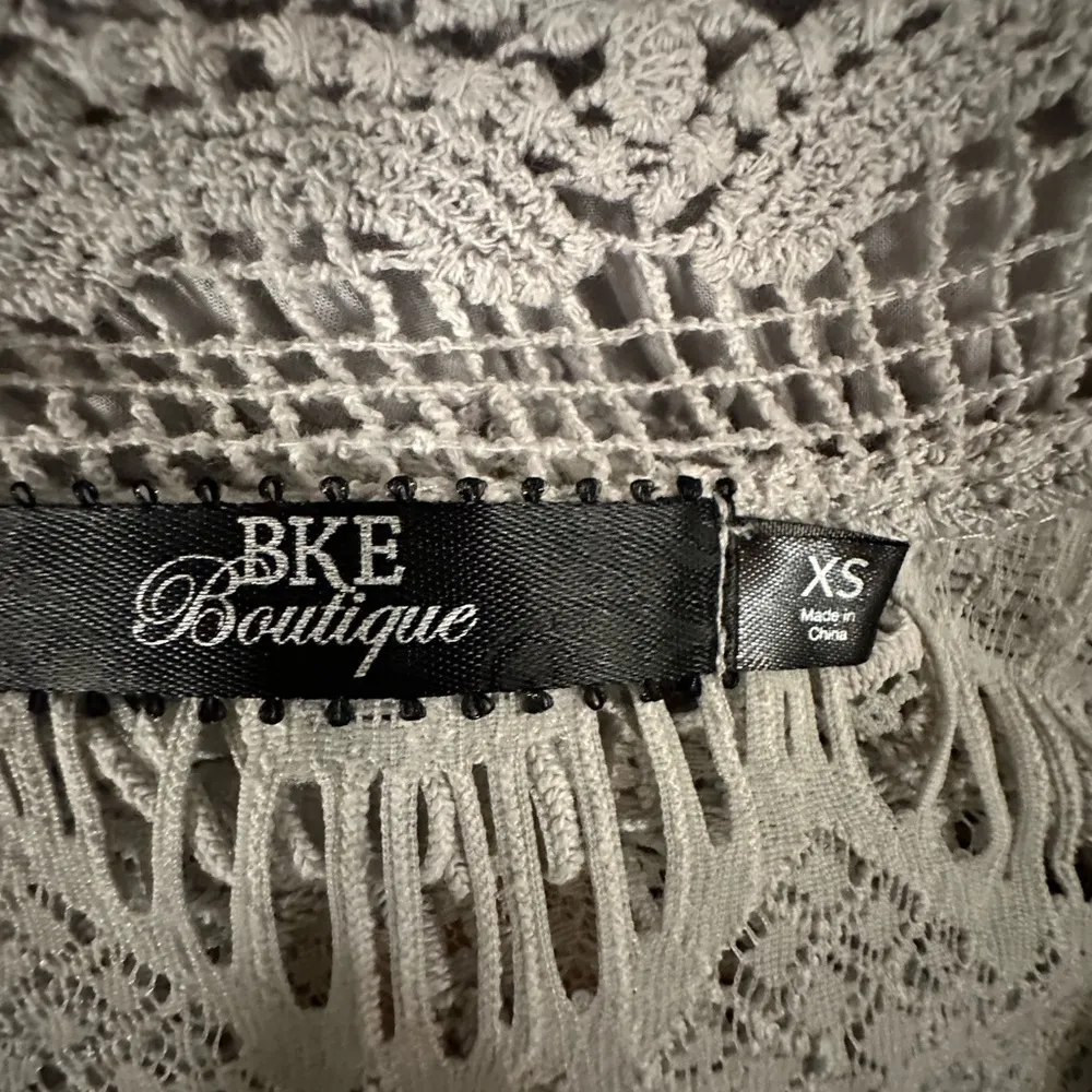 BKE Boutique Chiffon Lace overlay Flyaway Cardigan. Size XSmall Glacier … - Image 10