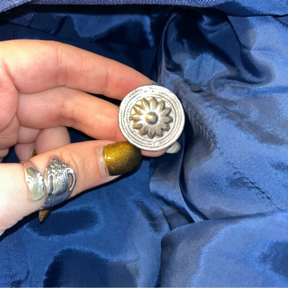 Boos vintage linen blue blazer with floral pewter buttons size 46 or XL - Image 6