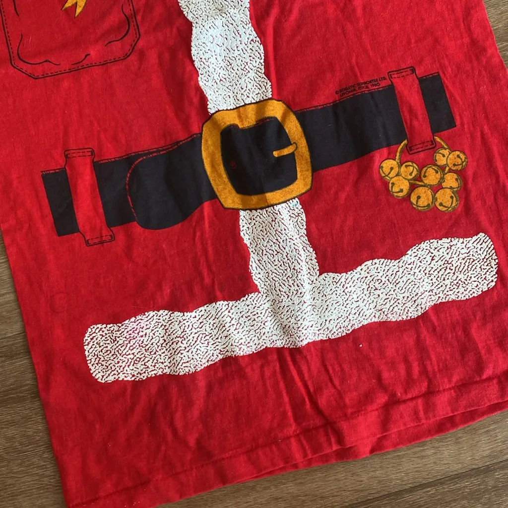 VINTAGE Christmas Tshirt Santa Sz Small Single Stitch Short Sleeve Hanes Beefy T Red - Image 4