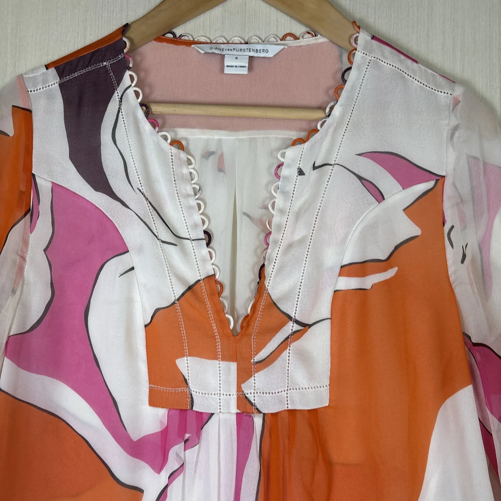 Diane Von Furstenberg Womens Shirt Blouse Sz 6 Silk Floral Sheer 3/4 Sleeves - Image 2