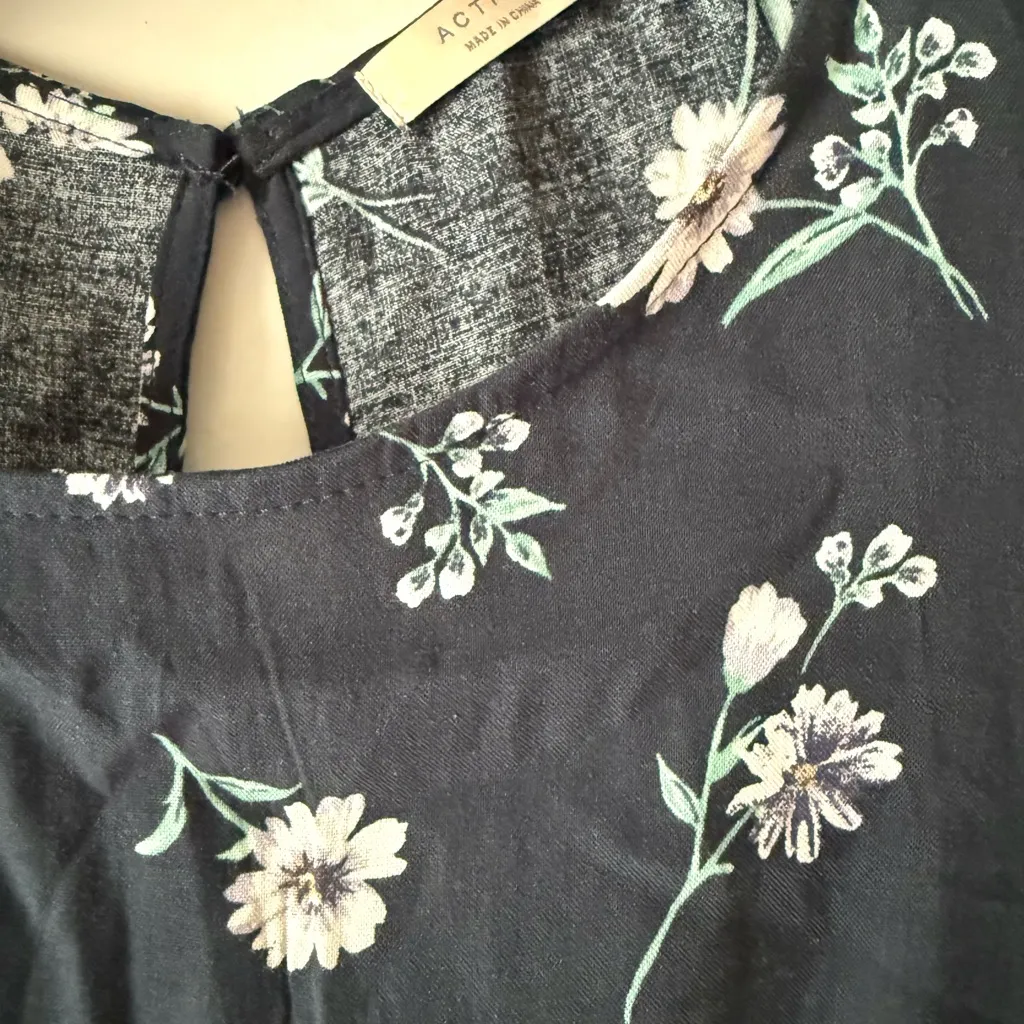 Active USA Floral Dress in Dark Green and White - Image 5