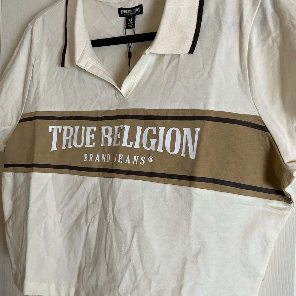 True Religion cropped, short-sleeved polo shirt, off-white Size X-Large - Image 4