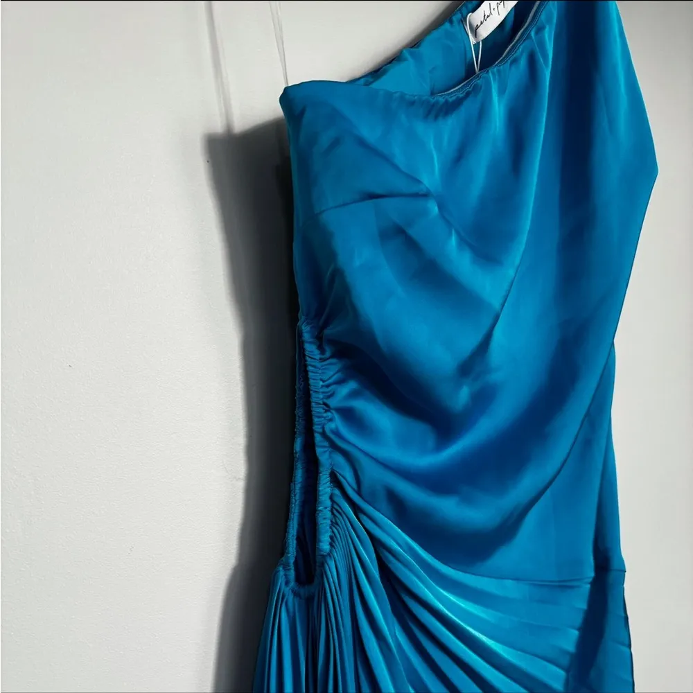 Petal & Pup FLIN PLEATED ONE SHOULDER MIDI DRESS - BLUE Size Medium - Image 5