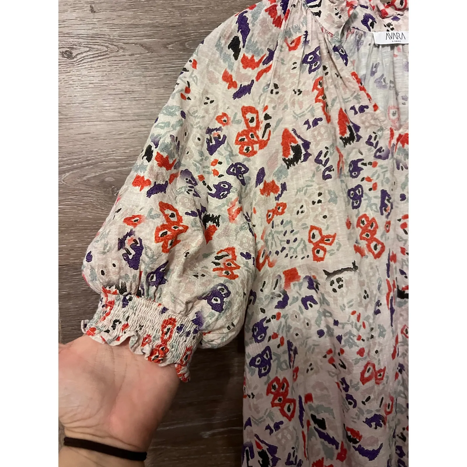 Avara top floral Puff short sleeves size XS Cotton V neck classic - Image 4