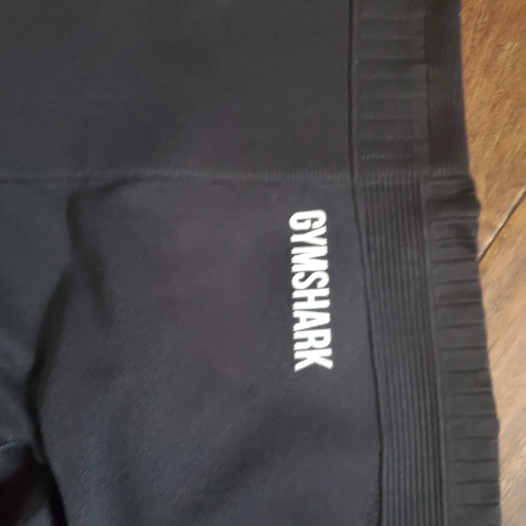 Gymshark crop leggings size xs fits kids 12-14 in black - Image 3