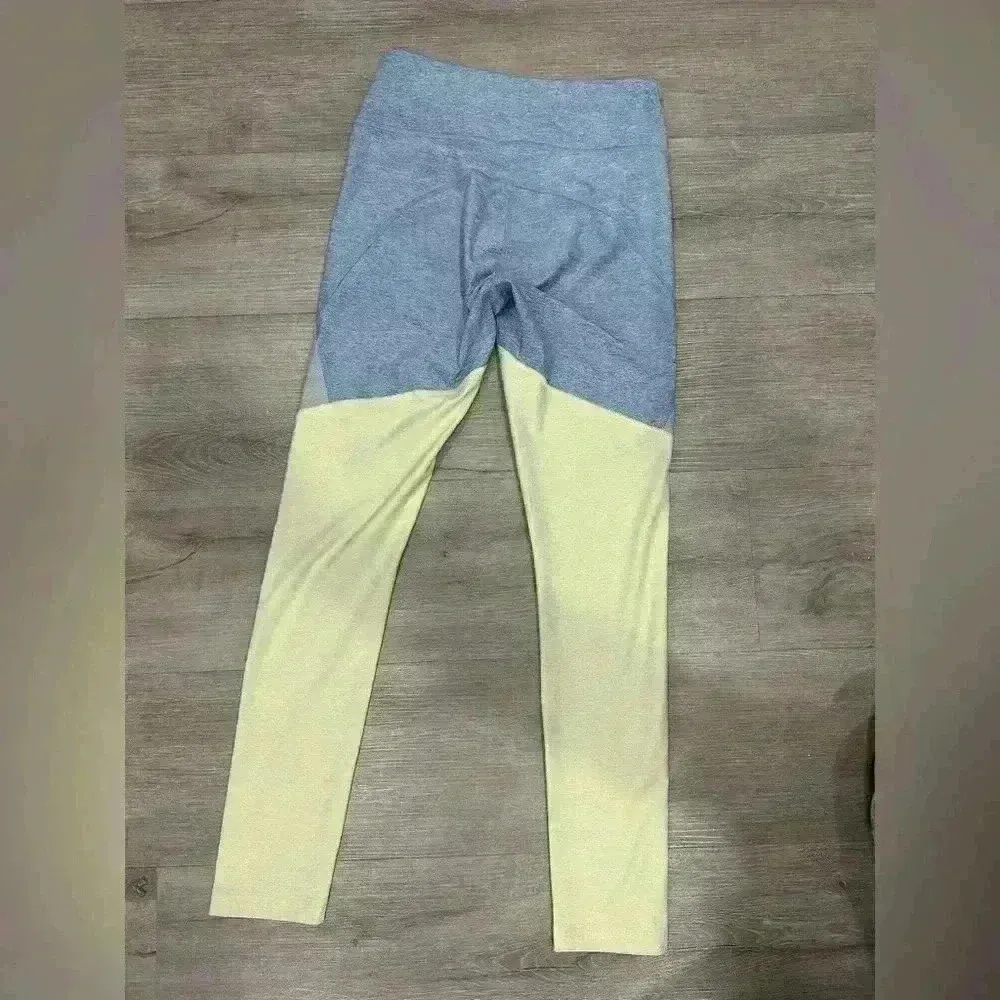 EUC Outdoor Voices Dipped Yellow/Blue Warmup Leggings size small - Image 5
