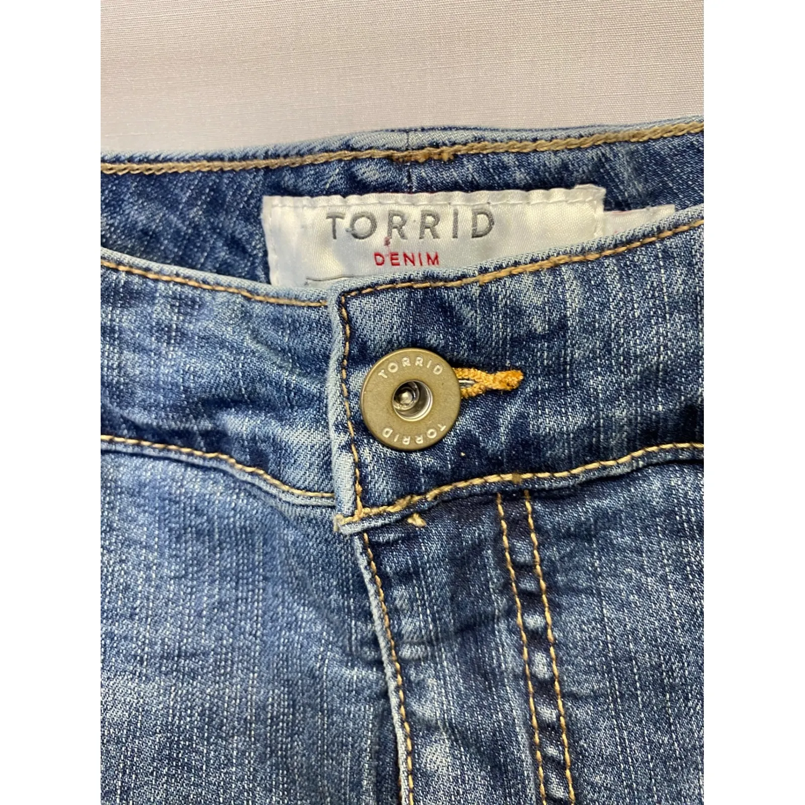 Torrid Distressed Denim Shorts Y2K Retro Curvy Festival Casual Cutoffs Size 26 - Image 4