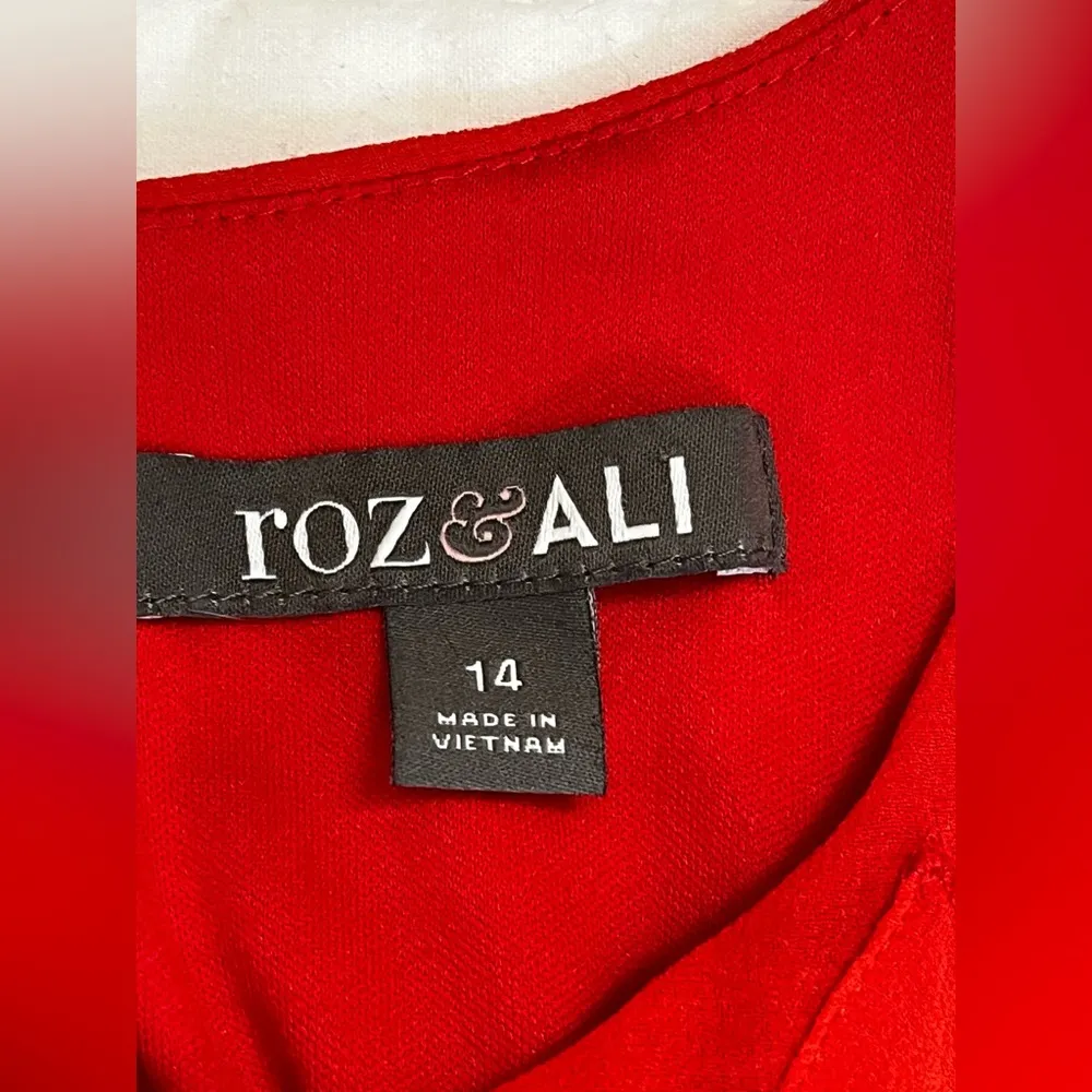 Roz & Ali coral ruffle front dress - Image 3