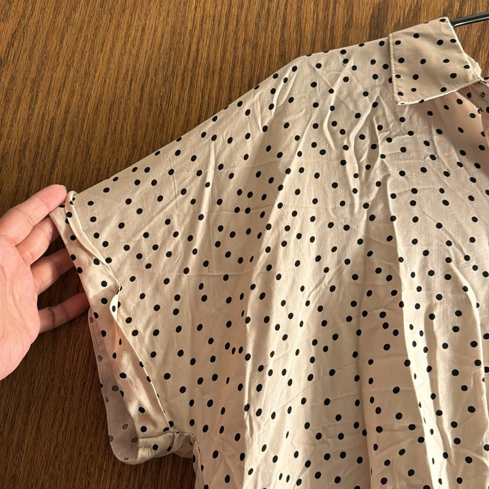 Milk & Honey Crop Top S/S Button Down Polka Dot Cream Black Size XL EUC #1041 - Image 3