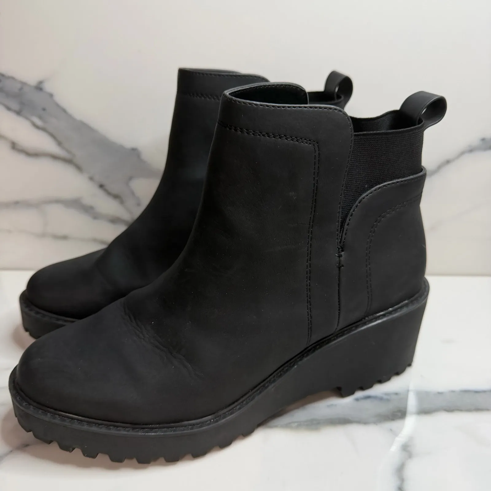 DV Dolce Vita Black Wedge Heel Lug Sole Rielle Chelsea Boots Sz 10 Closet Staple - Image 4