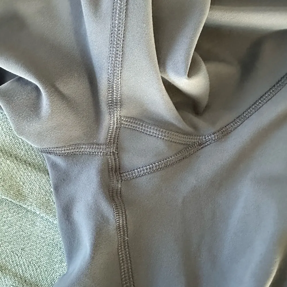 Vuori Studio Pocket Leggings Size Medium - Image 5