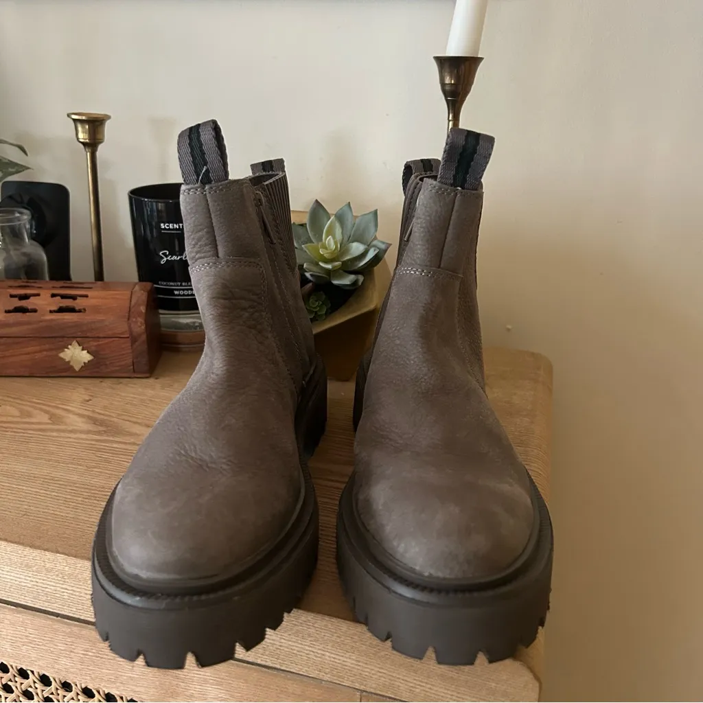 Madewell Calvin Leather Lug Sole Chelsea Ankle Boots Booties Gray NEW Size 5.5 - Image 3