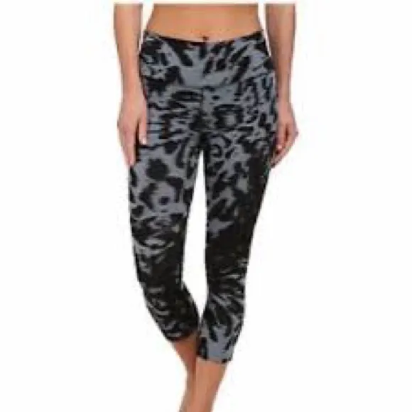 Nike Dri-Fit Capri Leggings XL - Image 2